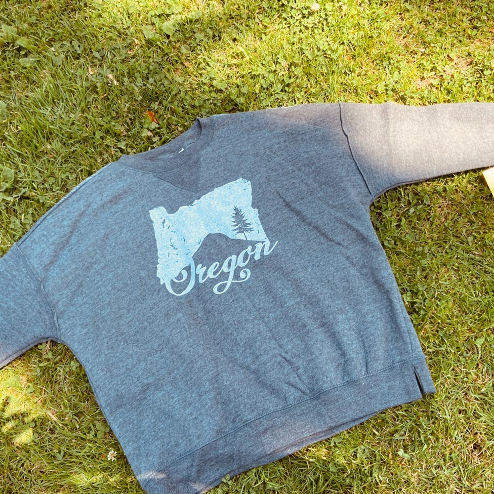 BE OREGON Brand new Grey Sweatshirt Small Soft Adventure awaits PNW